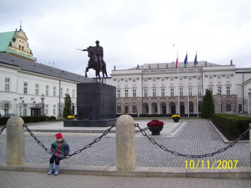 Córka przed Pałacem Prezydenckim #Pomnik #Warszawa #Zabytki