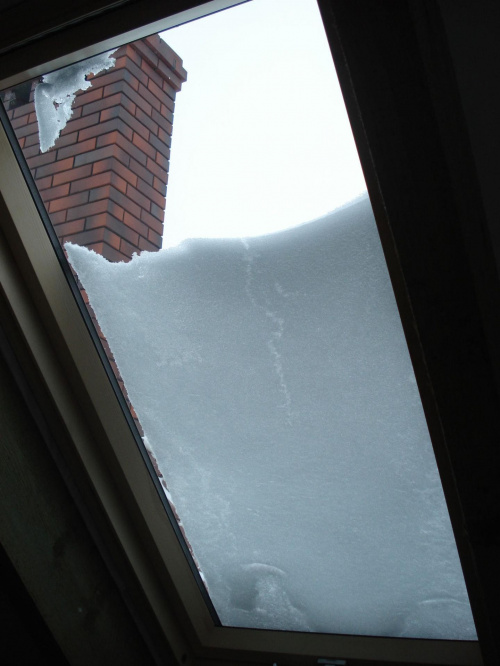 pokój młodszej córki - pierwszy śnieg na oknach Fakro