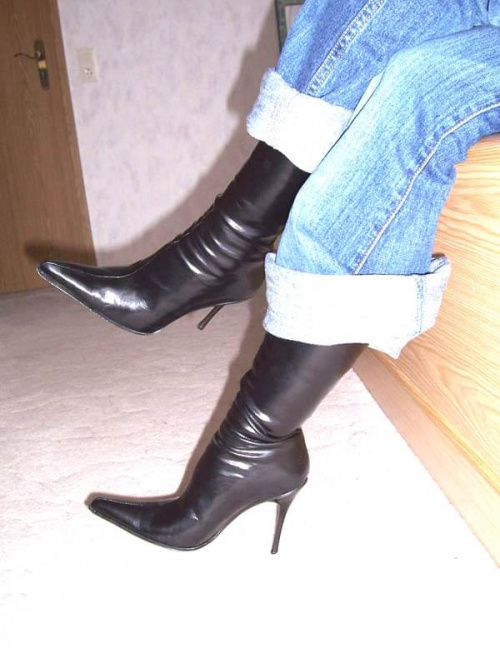 Czarne szpilki do pracy :) #kozak #obcas #heels #buty #noga #dżinsy #rybaczki #skóra #laska