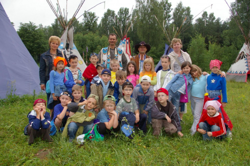 Pożegnanie z indianami i zdjęcia grupowe.