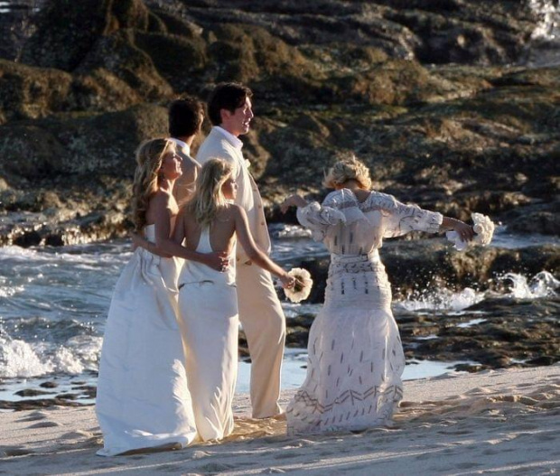 Ash and Kay attend Jills wedding in Mexico-paparazzi listopad 2007