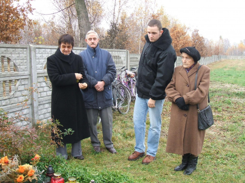 Aniela, Andrzej, Kacper i Mama.
Ignacow, listopad 2007