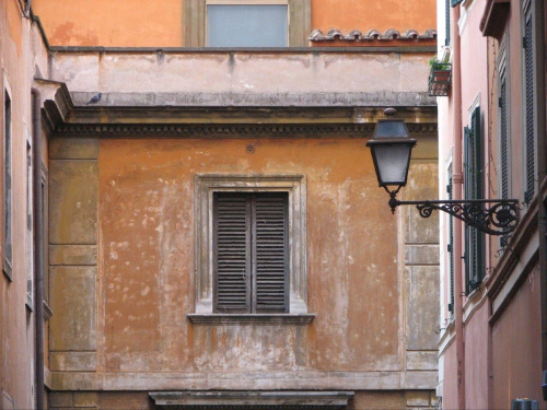 okno #rzym #roma #włochy #italia #latarnia #okno #ściana