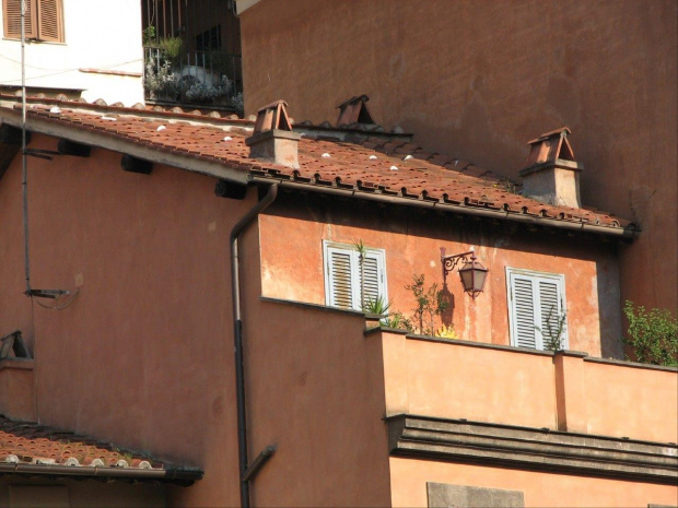 domek na zatybrzu #rzym #roma #włochy #italia #dom #okna #zatybrze #trastevere