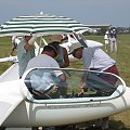 przygotowania do startu - szybowcowe MŚ w Lesznie 2003 #szybowiec #samolot #lotnisko #sport #szybowce #aeroklub #leszno #mistrzostwa #lotnictwo #latanie