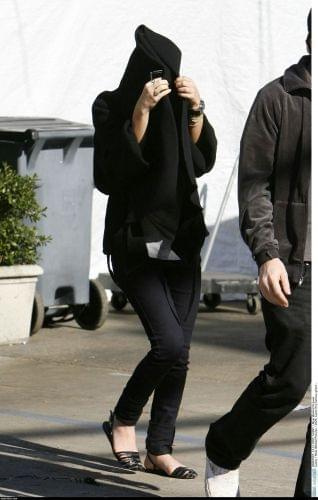 Ashley leaving a restaurant in Beverly Hills-paparazzi grudzień 2007