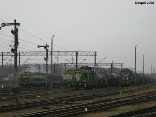 28.01.2008 Na zdjęciu ET22 z pociągiem towarowym, lok CTL 182, SM42 z CTL oraz TEM2 z CTL.