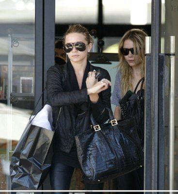 MK and Ash shopping at Barneys-paparazzi lipiec 2007