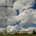 Krzyż na Bendoszce Wielkiej (1144 m n.p.m.) potęgował wrażenie małości ludzi w obliczu potęgi gór...