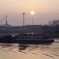 #słońce #wschód #port #szczecin #woda #niebo #barka #statek
