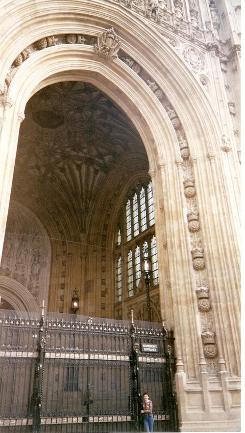 Parlament - widok od ulicy Londyn Kwiecień 2004