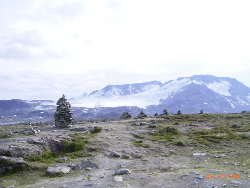 Norwegia-Sognefjellsvegen,stos ku pamięci zamarzniętych towarzyszy