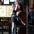 MK stops by Coffee Bean before heading to a hair salon in West Hollywood-paparazzi luty 2008