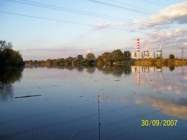 Odra k. elektrowni #elektrownia #Opole #Czarnowasy #Odra #rzeka #wędkarstwo