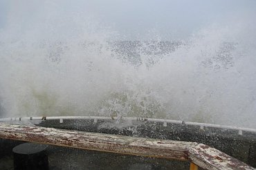 Fale sztormowe przy kołobrzeskim molo #sztorm #kołobrzeg