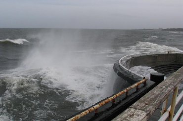 Fale sztormowe przy kołobrzeskim molo #sztorm #kołobrzeg