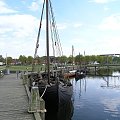 stara łódź, którą pływano kiedyś w Danii #zabytki #port #łodzie #most