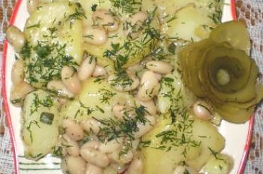 Sałatka z ziemniaków i fasoli do grilla.Przepisy: www.foody.pl , WWW.kuron.pl i http://kulinaria.uwrocie.info/ #sałatki #fasola #grill #kolacja #jedzenie #kulinaria