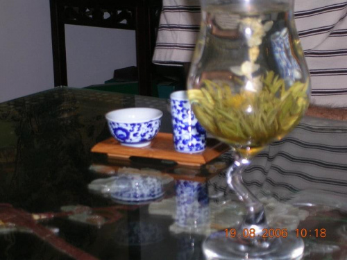 Biała herbata,po zaparzeniu ma kształt kwiatu