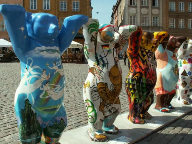 Stare Miasto i okolice w czasie wystawy niedźwiedzi.