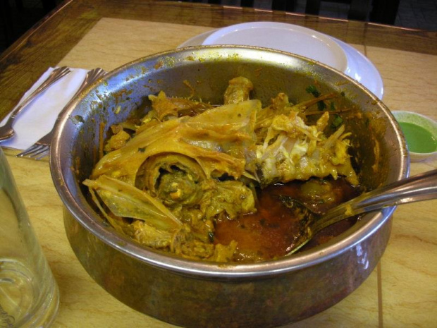 Singapur - rybia glowa w curry po hindusku (troche wyjedzona) #jedzenie #Azja #Singapur