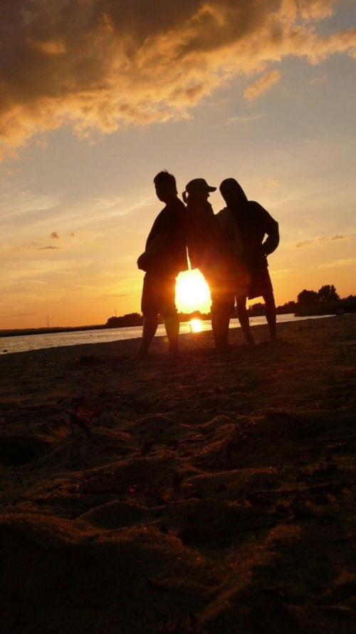 Takich dwóch, jak tych trzech... #ZachódSłońca #jeziora #sunshine #ekipa