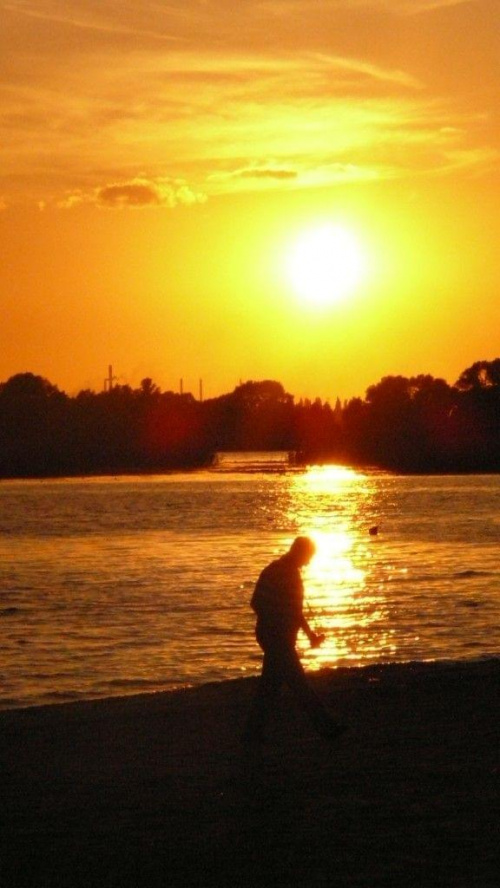 "... biec pod słońce ..." #ZachódSłońca #jeziora #sunshine #spacer