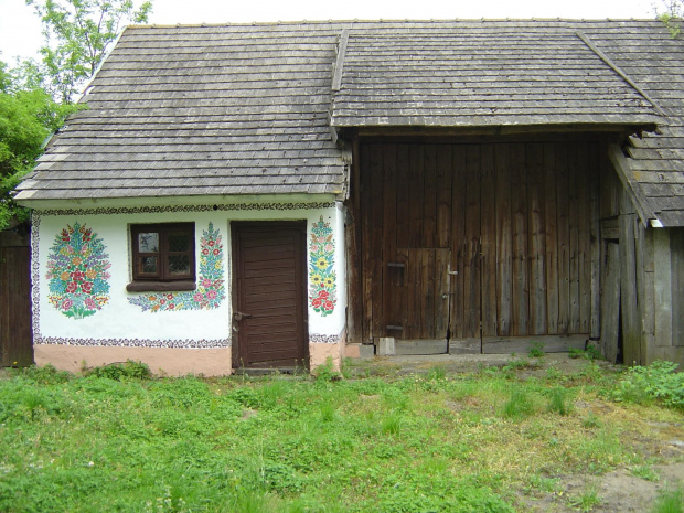 Jedyna w Polsce malowana wieś Zalipie #Zalipie #wieś #kwiaty #malowanie #Polska #chata #drewno #małopolskie #dom