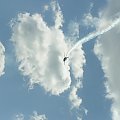 #samolot #samoloty #lotnictwo #akrobacja #niebo #WPowietrzu #chmury #AkrobacjePodniebne