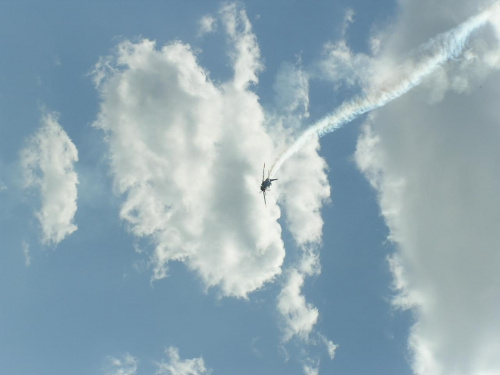 #samolot #samoloty #lotnictwo #akrobacja #niebo #WPowietrzu #chmury #AkrobacjePodniebne
