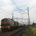 19.06.2008 M62-1845 + TEM2-298 spółki Pol Miedź Trans z długim składem beczek opuszcza stację tow. KoB w Kostrzynie.