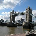 Most zwodzony- Przez pierwsze lata był otwierany nawet 6000 razy rocznie teraz jedynie 400 razy na rok. #chmurki #most #Niebo #rzeka #Tamiza #Londyn #TowerBridge
