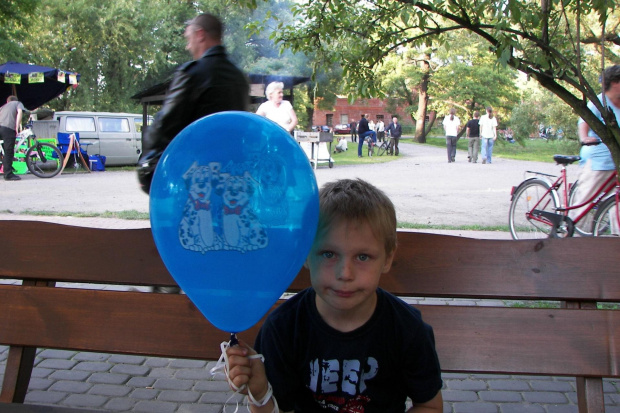 Smutny Daniel z balonem