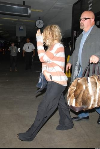 MK arriving at LAX-paparazzi czerwiec 2008