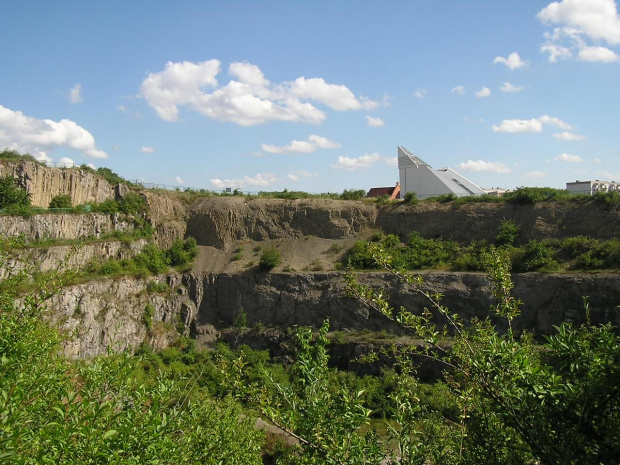 Rezerwat skalny "Ślichowice" im. Jana Czarnockiego, Kielce #skały #skała #rezerwat #przyroda #zieleń #kościół
