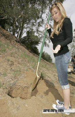 EMA and E! Entertainment Television Tree Planting Event-events kwiecień 2007