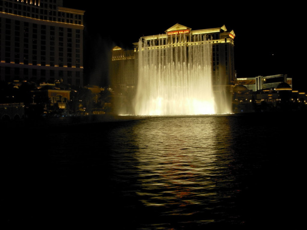 bardzo ciekawy pokaz tanczacych fontann w Las Vegas #LasVegas