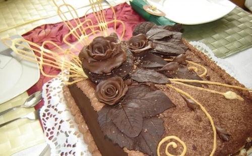tort na urodziny mojego męża, wykonanie własne od a-z.
Posypki miało nie być na ozdobach, zdmuchnął ją z tortu mąż przy zdmuchiwaniu świeczek ;)