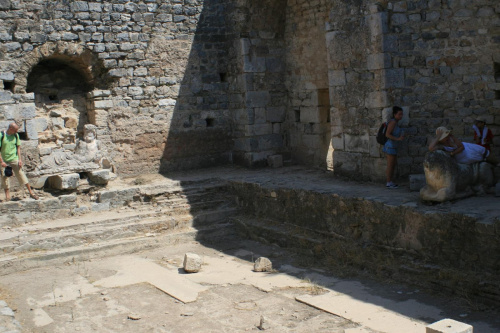 Milet - Frigidarium (Cold bath) w Łaźniach Faustyny - w centrum basen