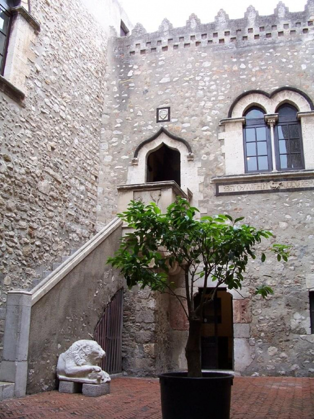 Palazzo Carvaja (Taormina)