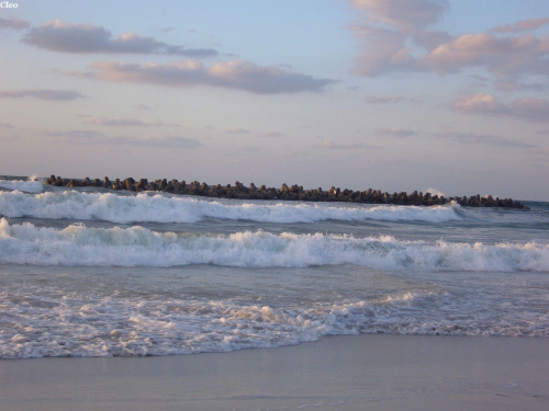 Niespokojne morze, fale bija o brzeg - Alex. 18.09.2008