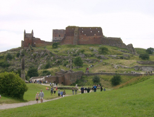 Ruiny średniowiecznej twierdzy Hammershus, największego zamku w całej Skandynawii.