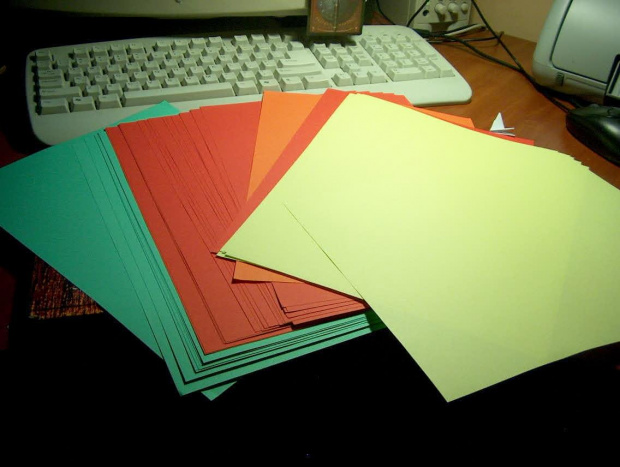 Przygotowania do stworzenia 3 kolorowych figurek #papier #papierowe #figurki