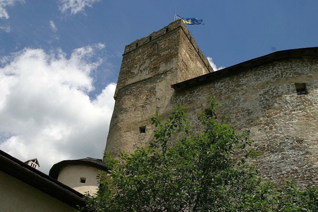 Zamek w Niedzicy. Kwadratowa wieża na zamku górnym. #zamek #Niedzica