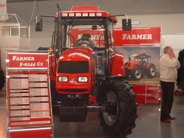 Ciągnik Farmer F-8244 C2 #kombajn #traktor #rolnictwo #farmer #wystawa #Poznań