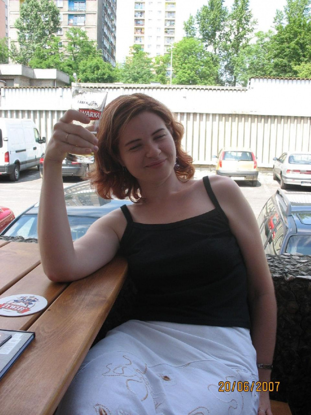 Anuska wznosi toast za Bar pogawędkowy :)