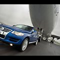 Volkswagen Touareg tows Boeing 747 (2007) #Auto #Samochod #Samochód #Volkswagen #Touareg #SUV #Terenowy #Boeing