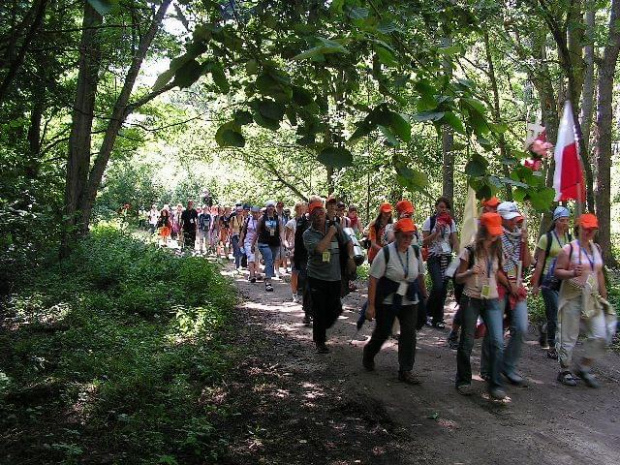 Pielgrzymka piesza Grupa Teczowa A. D. 2007. 29 lipca - 12 sierpnia z Kostrzyna nad Odrą na Jasną Górę. Tegoroczna liczyła 96 uczestników i znów przeszła ponad 440 kilometrów... #PielgrzymkaWakcje