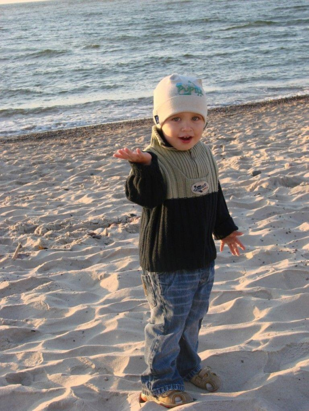 Mama mnie ubrała na plaży i myślałem, że już idziemy - "Baj baj"