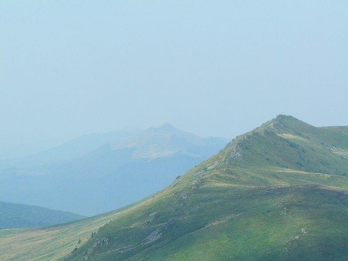 Krzemienie, w tle Połonina Caryńska